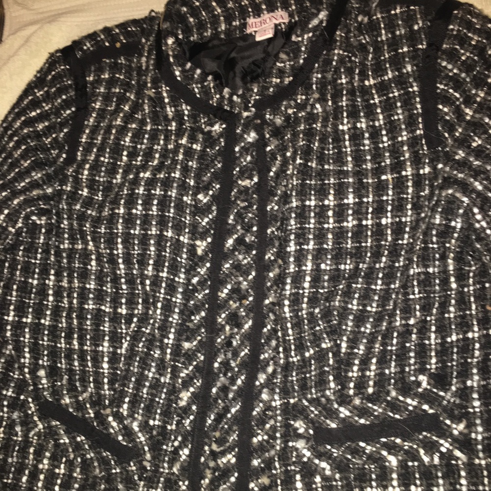 Black and white tweed suit - Picture 2 of 3